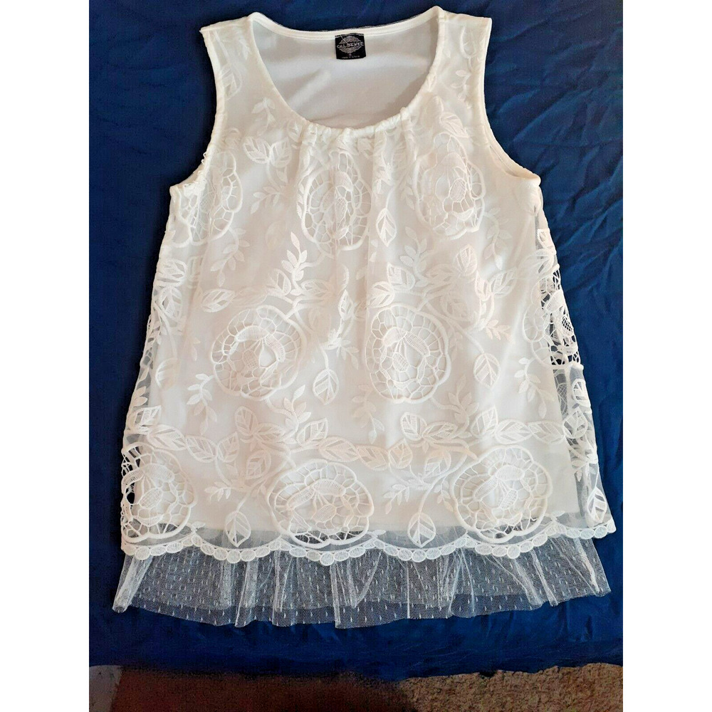 CALSTYLE Mesh Embroidered Tank Top-White- Handkerchief Hem, S